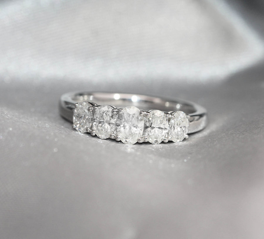 Oval Cut Graduating Diamond & Platinum Band