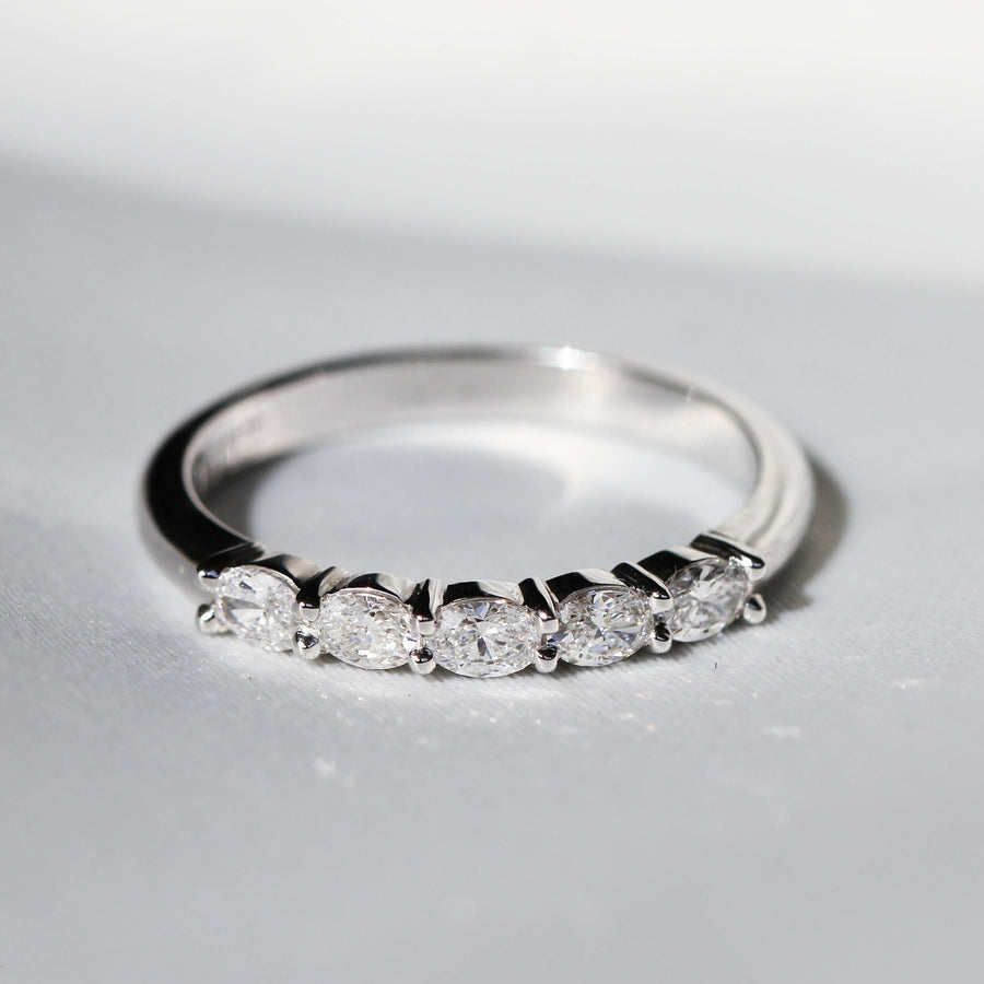 Oval Cut Diamond Horizontal Clawset Band