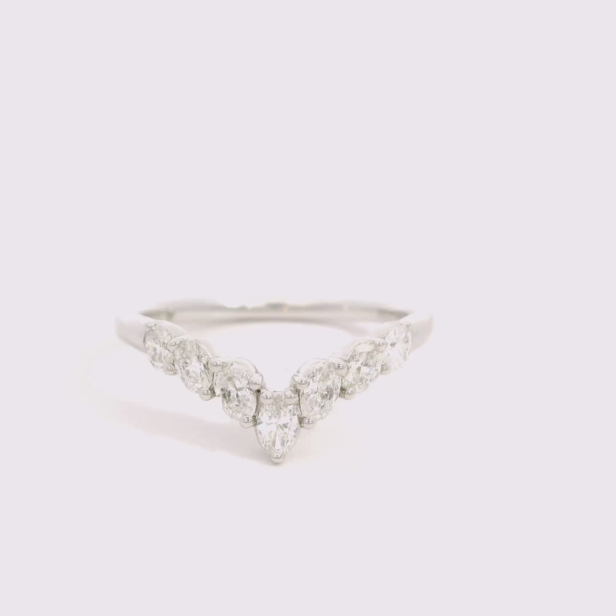 Oval Cut 'V' Shaped Wedder