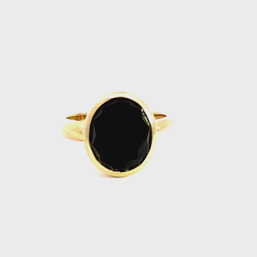 Faceted Cabochon Cut Onyx & Yellow Gold Dress Ring