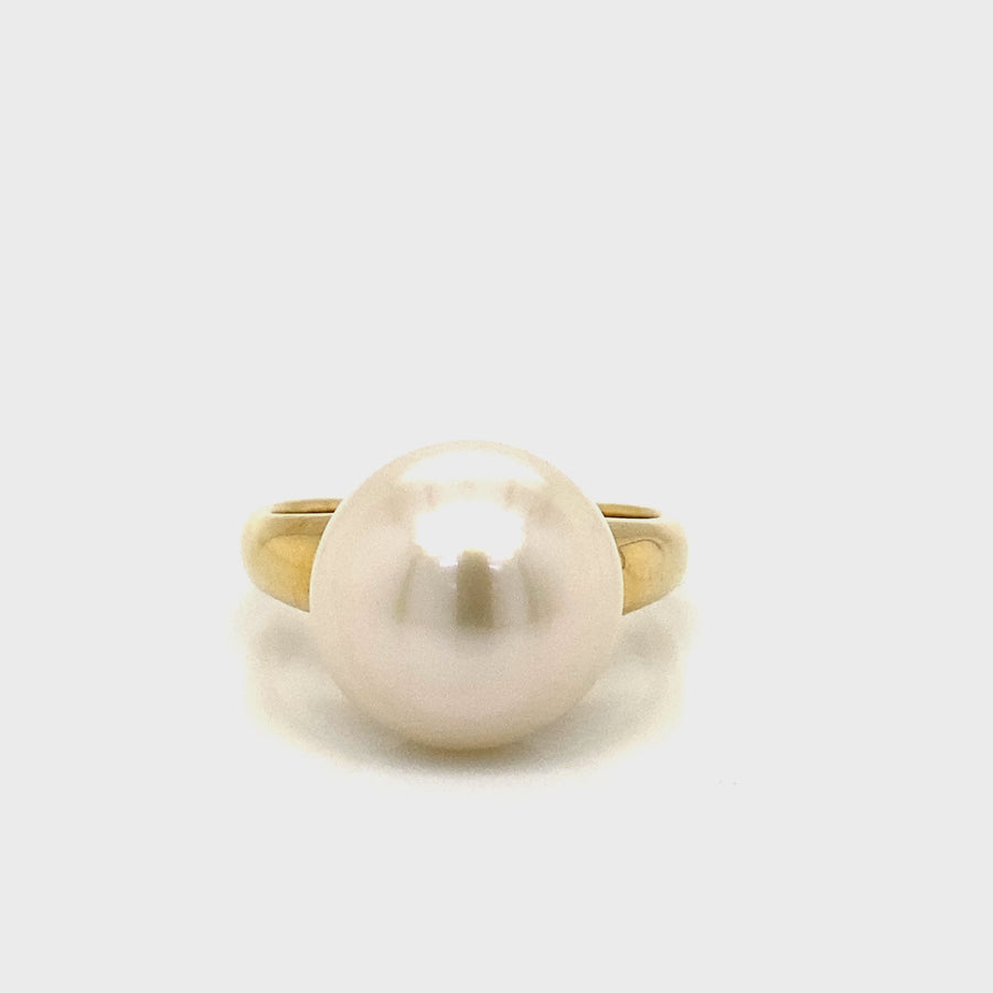 Freshwater Button Pearl & Yellow Gold Ring