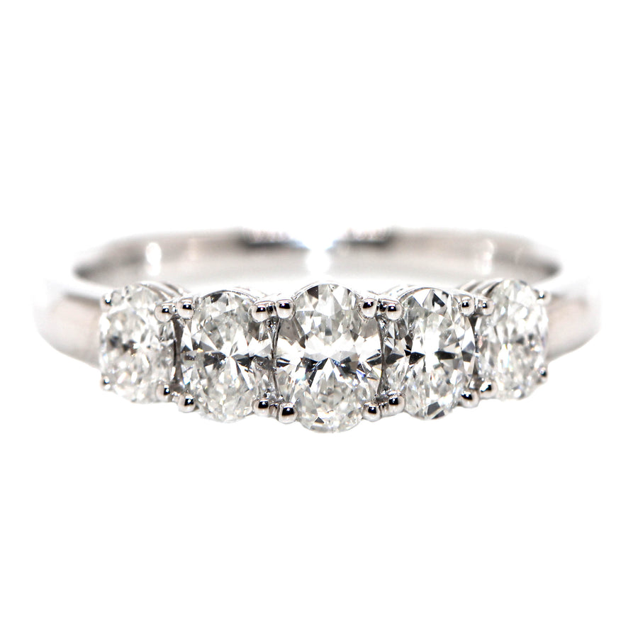 Oval Cut Graduating Diamond & Platinum Band