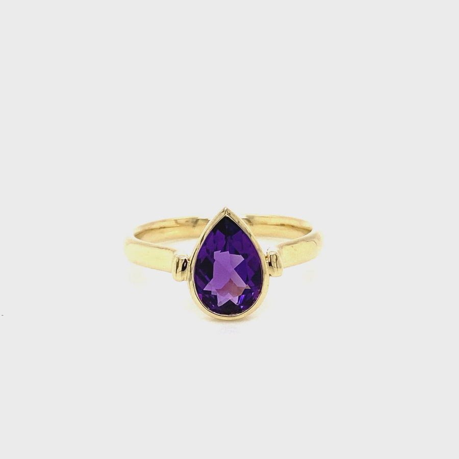 Amethyst & Yellow Gold Dress Ring